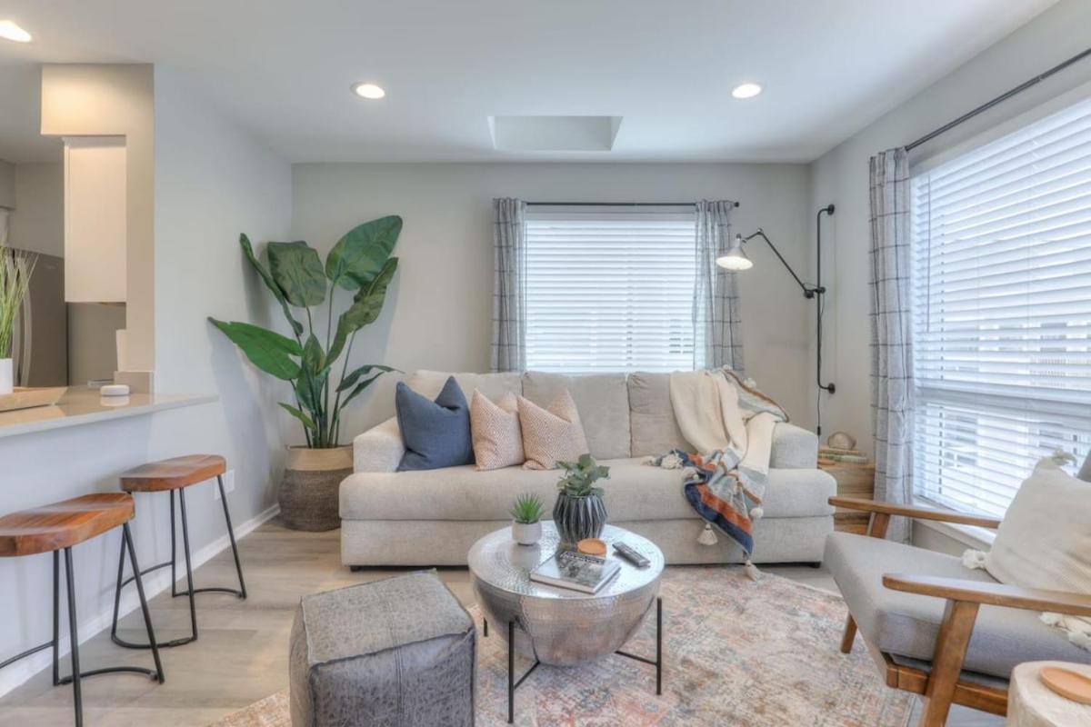 Walk To Broadway Riverfront Condo With Pool Nashville Exterior photo