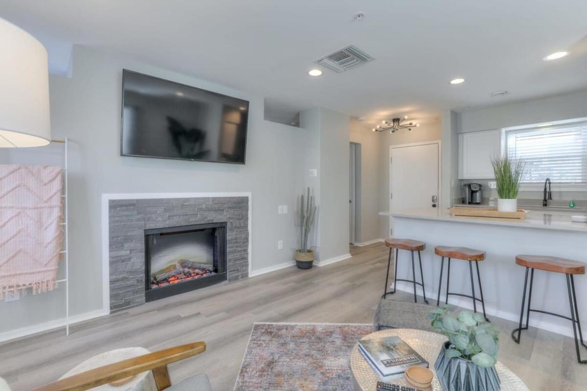 Walk To Broadway Riverfront Condo With Pool Nashville Exterior photo