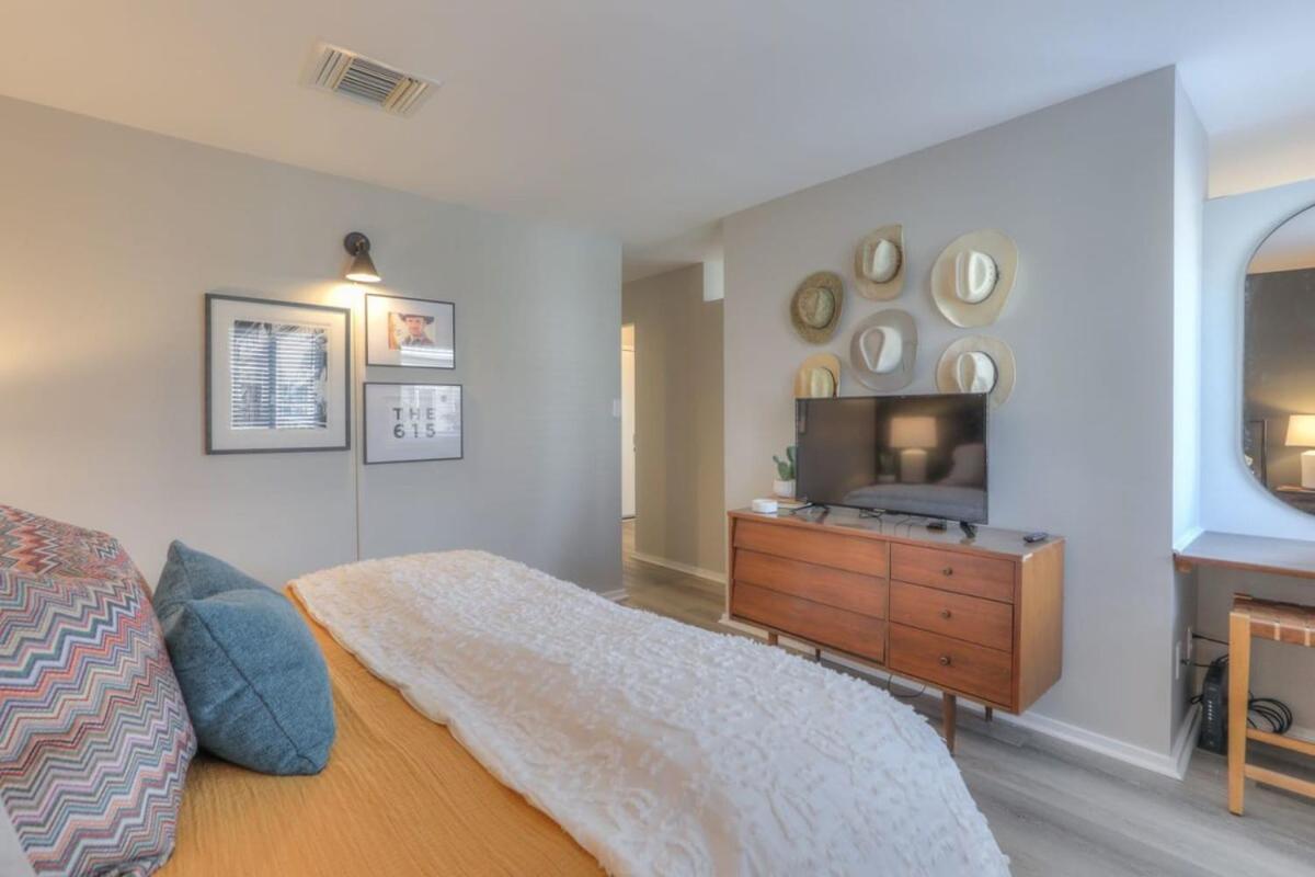 Walk To Broadway Riverfront Condo With Pool Nashville Exterior photo