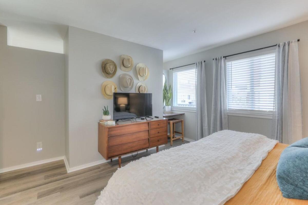 Walk To Broadway Riverfront Condo With Pool Nashville Exterior photo