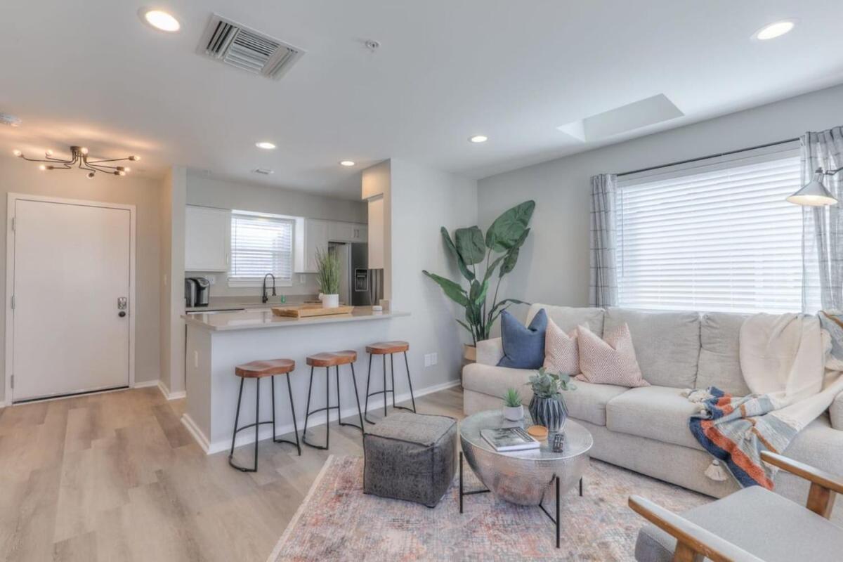 Walk To Broadway Riverfront Condo With Pool Nashville Exterior photo
