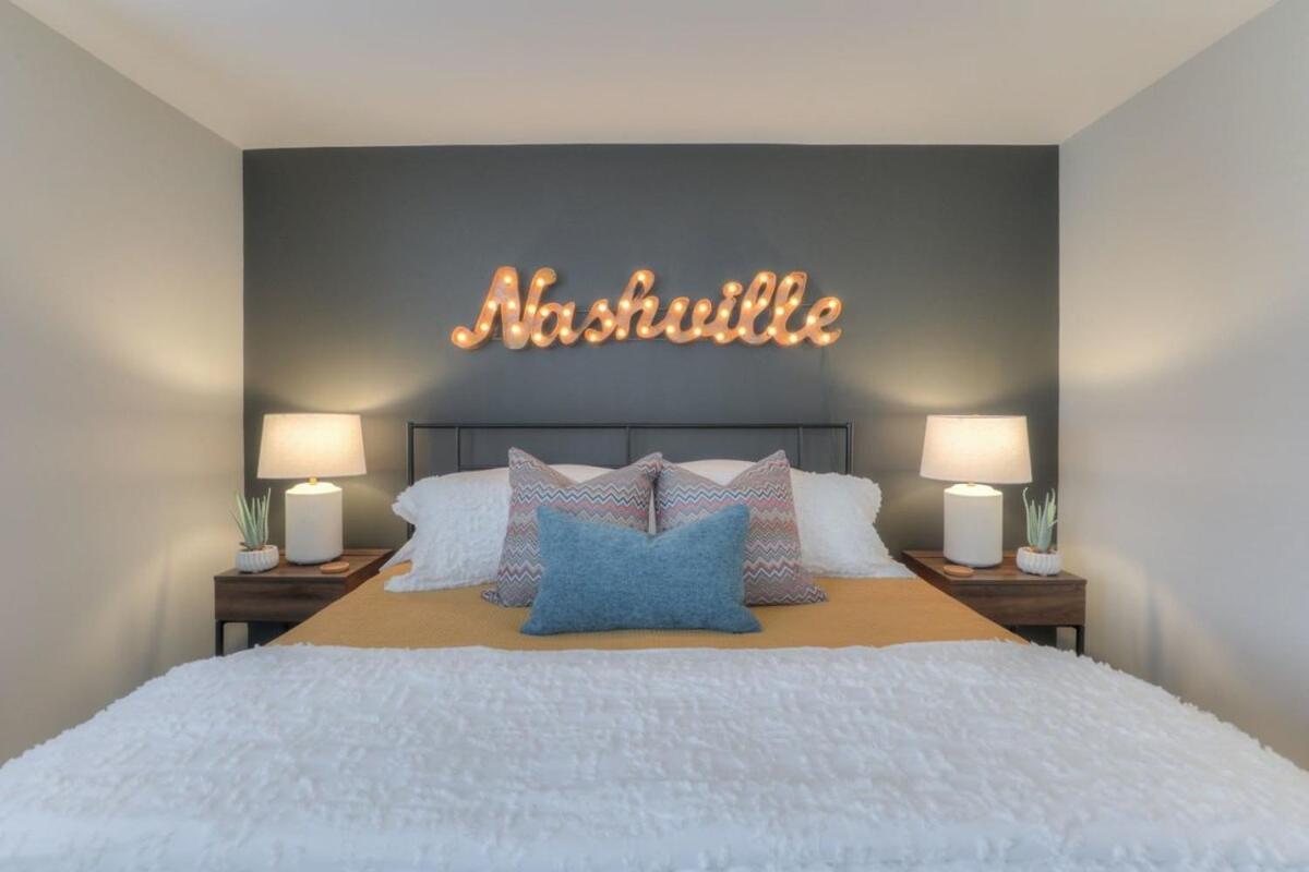 Walk To Broadway Riverfront Condo With Pool Nashville Exterior photo