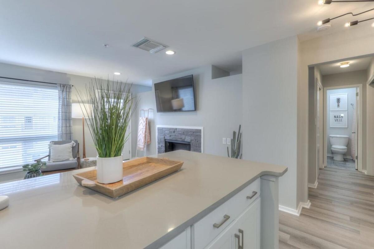 Walk To Broadway Riverfront Condo With Pool Nashville Exterior photo