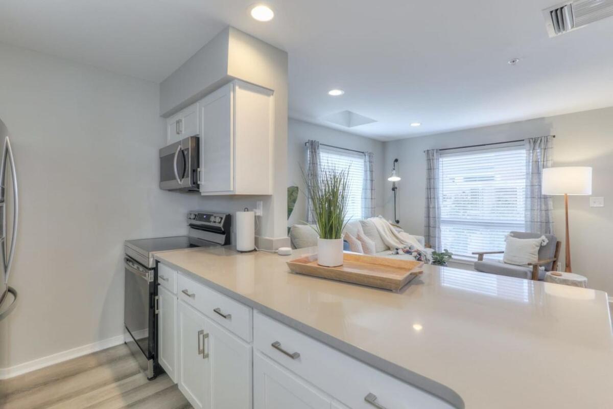 Walk To Broadway Riverfront Condo With Pool Nashville Exterior photo