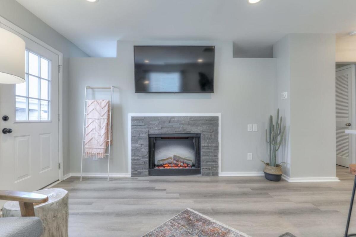 Walk To Broadway Riverfront Condo With Pool Nashville Exterior photo