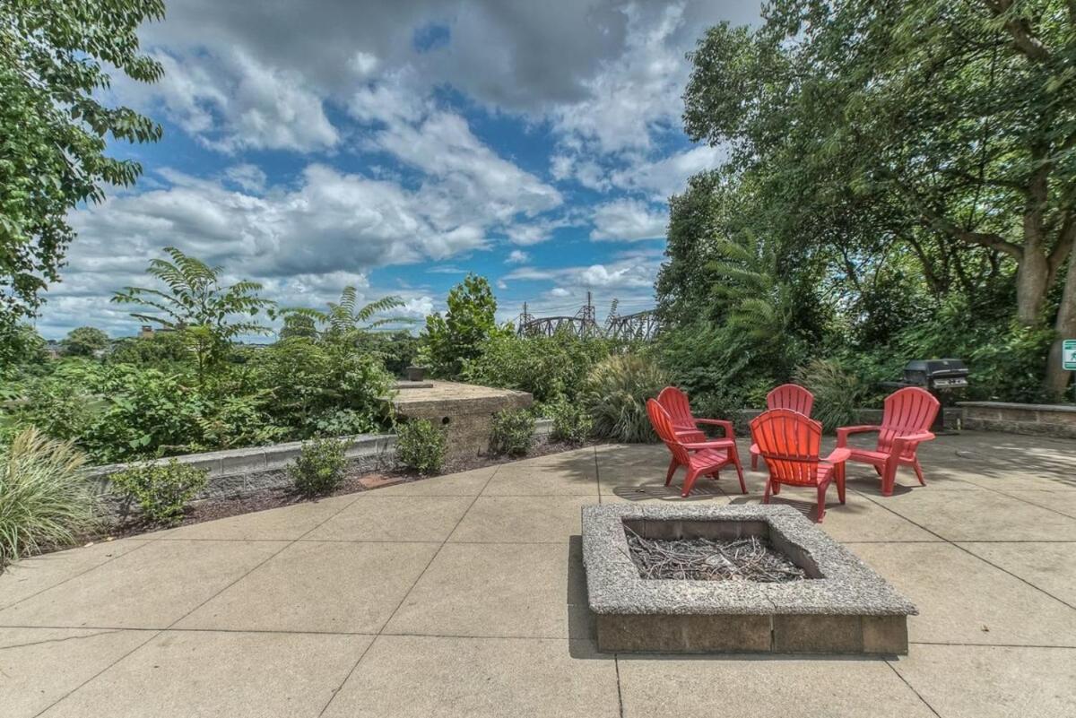 Walk To Broadway Riverfront Condo With Pool Nashville Exterior photo