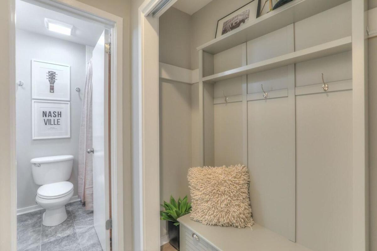 Walk To Broadway Riverfront Condo With Pool Nashville Exterior photo