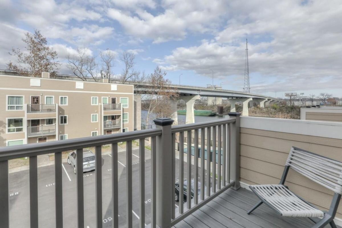Walk To Broadway Riverfront Condo With Pool Nashville Exterior photo