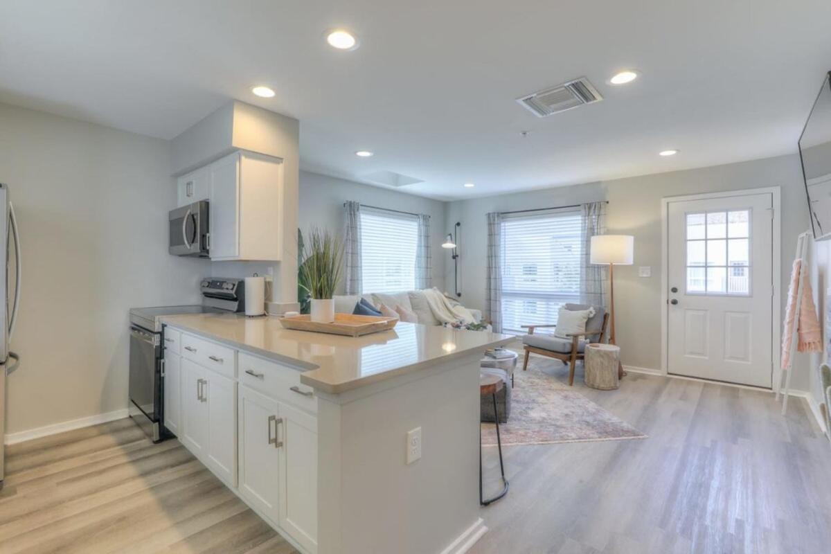 Walk To Broadway Riverfront Condo With Pool Nashville Exterior photo