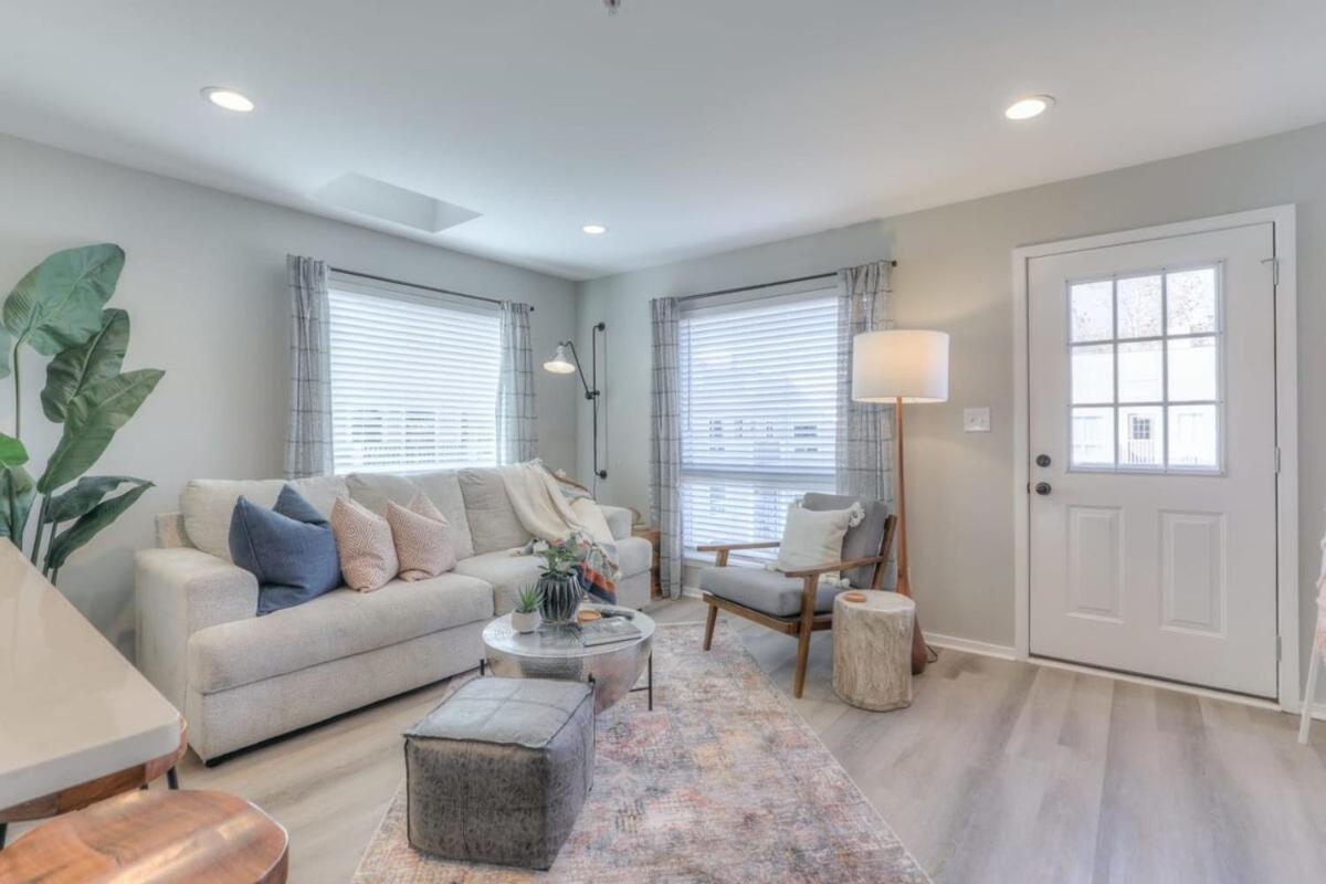 Walk To Broadway Riverfront Condo With Pool Nashville Exterior photo