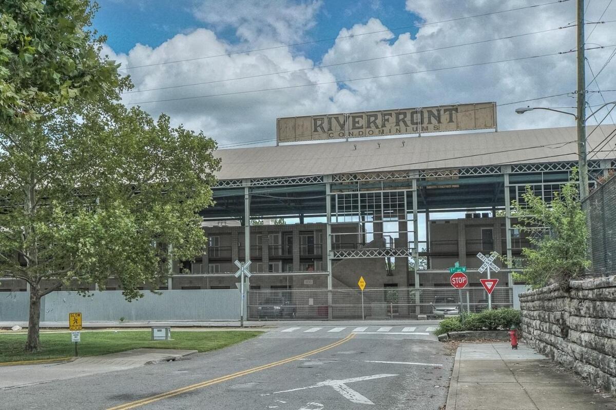 Walk To Broadway Riverfront Condo With Pool Nashville Exterior photo