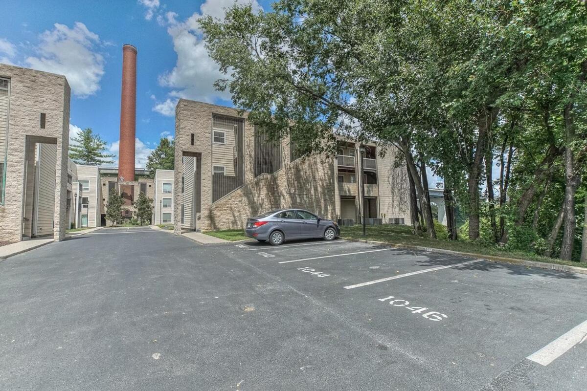 Walk To Broadway Riverfront Condo With Pool Nashville Exterior photo