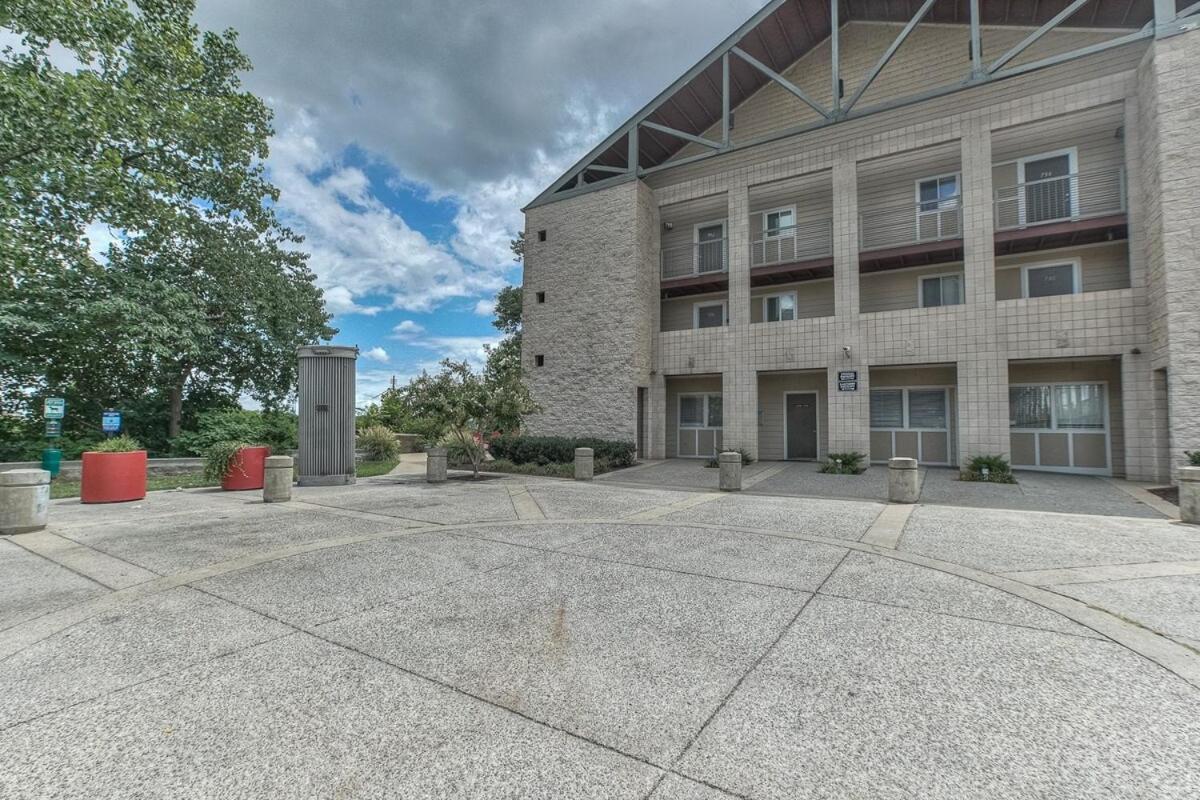 Walk To Broadway Riverfront Condo With Pool Nashville Exterior photo